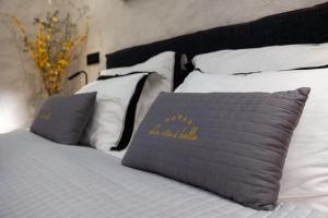 Posteľ alebo postele v izbe v ubytovaní La Vita e Bella VI, Luxury Suites in Dubrovnik Old Town