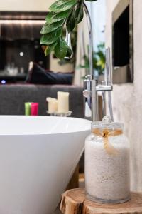 Televízia a/alebo spoločenská miestnosť v ubytovaní La Vita e Bella VI, Luxury Suites in Dubrovnik Old Town