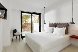 Кровать или кровати в номере MichELe Luxury apartments by Smaris Collection