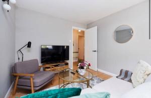 TV a/nebo společenská místnost v ubytování Апартаменты в Софии