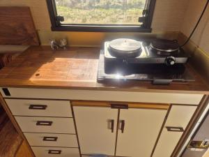 a small kitchen with a stove in a caravan at Vintage caravan in Synes