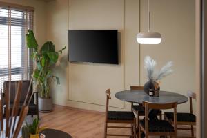 โทรทัศน์และ/หรือระบบความบันเทิงของ Aria Luxury Apartment