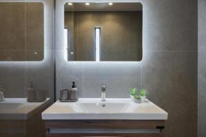 ห้องน้ำของ Aria Luxury Apartment