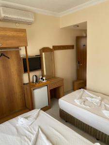 Postel nebo postele na pokoji v ubytování Dilhan Hotel