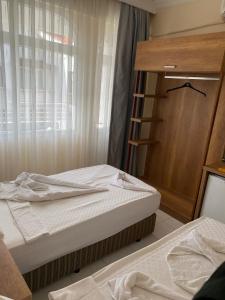 Postel nebo postele na pokoji v ubytování Dilhan Hotel