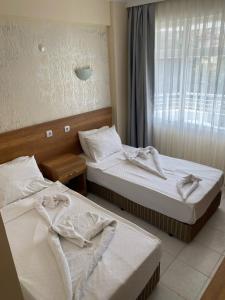 Postel nebo postele na pokoji v ubytování Dilhan Hotel