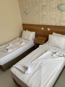 Postel nebo postele na pokoji v ubytování Dilhan Hotel