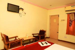Postel nebo postele na pokoji v ubytování KG Grand Inn