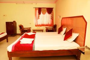 Postel nebo postele na pokoji v ubytování KG Grand Inn