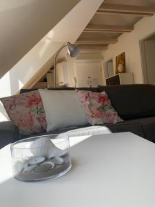 a living room with a couch and a table at Casa Cinzia Lucia in Eckernförde