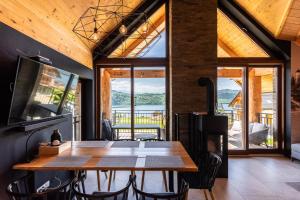 a dining room with a large wooden table and chairs at Stylchyn Park-Apartament z Widokiem na Jezioro Czorsztyńskie - by Upstairs in Kluszkowce