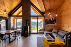 a living room with a couch and a table at Stylchyn Park-Apartament z Widokiem na Jezioro Czorsztyńskie - by Upstairs in Kluszkowce