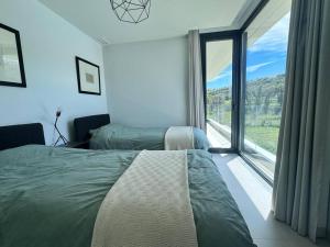 Llit o llits en una habitació de Nieuwbouw villa met zwembad en lounge