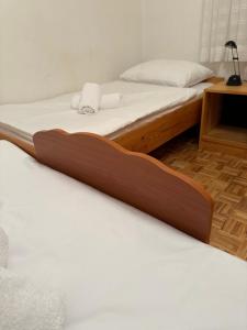 Ein Bett oder Betten in einem Zimmer der Unterkunft Tribunj Sunrise
