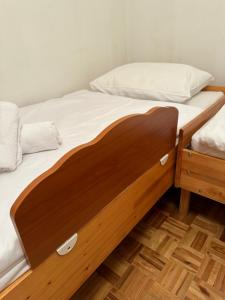 Ein Bett oder Betten in einem Zimmer der Unterkunft Tribunj Sunrise