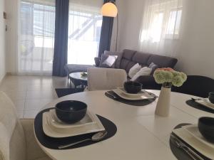Posedenie v ubytovaní Modern apartment near the sea-Miše