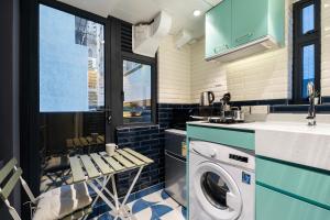 a laundry room with a washer and dryer at Habyt Bridges - 66 Staunton Street in Hong Kong
