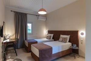 A bed or beds in a room at STUDIO SPYROS