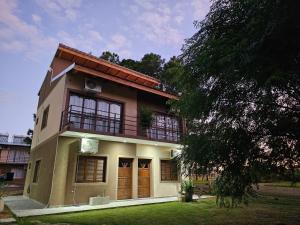 a large house with a balcony on top of it at Villa Termal Norte in Federación