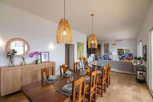 Kuchyň nebo kuchyňský kout v ubytování Villa Can Biel Canyamel by Slow Villas + 37 fotografií