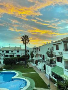 Πισίνα στο ή κοντά στο Playa Flamenca, Oleza Garden, Hiddengempf