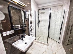 Koupelna v ubytování In Spirit, hotel v Rožnovském pivovaru - Pivní Lázně, Wellness & Čokoládovna