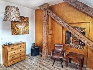 Posezení v ubytování In Spirit, hotel v Rožnovském pivovaru - Pivní Lázně, Wellness & Čokoládovna