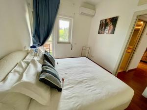 Postel nebo postele na pokoji v ubytování Edi's House + 8 fotografií