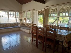 Ruang duduk di Casa 4 quartos, 2 suítes c/ acessibilidade