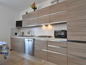 Kuchyň nebo kuchyňský kout v ubytování Apartment Casa del Re by Interhome