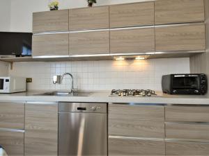 Kuchyň nebo kuchyňský kout v ubytování Apartment Casa del Re by Interhome