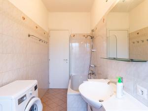 Kupatilo u objektu Apartment Giulia by Interhome
