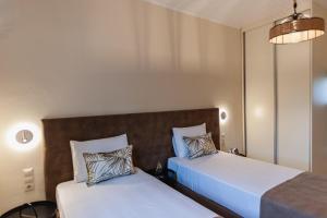 A bed or beds in a room at STUDIO SPYROS