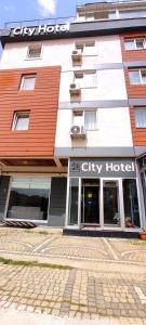 a large building with a city hoc hotel at MD CITY HOTEL in Canakkale