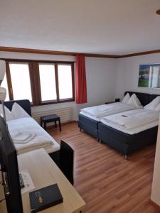 Postel nebo postele na pokoji v ubytování Hotel Alpha Thun + 36 fotografií