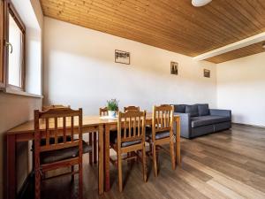 Posezení v ubytování Apartment Pod Černou Studnicí-3 by Interhome