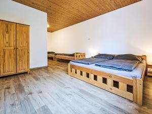 Postel nebo postele na pokoji v ubytování Apartment Pod Černou Studnicí-3 by Interhome