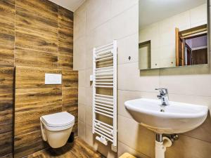 Koupelna v ubytování Apartment Pod Černou Studnicí-3 by Interhome