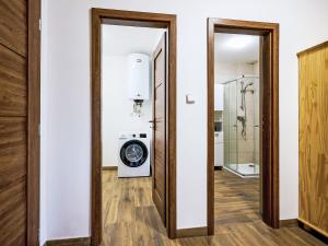 Koupelna v ubytování Apartment Pod Černou Studnicí-3 by Interhome