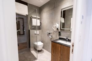 Koupelna v ubytování Vienna Lights Apartments - Domenig by Kent + 37 fotografií