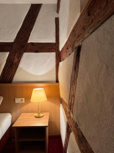 En eller flere senge i et værelse på Gasthaus Hecht