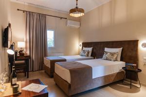 A bed or beds in a room at STUDIO SPYROS