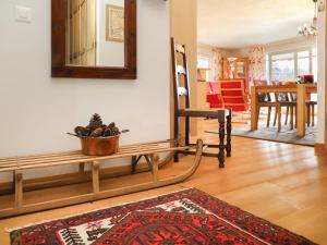 Ruang duduk di Apartment Les Combins apt- 23 by Interhome
