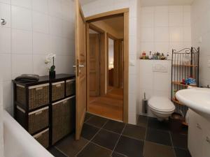 Bilik mandi di Apartment Les Combins apt- 23 by Interhome