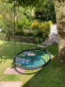 a swing in a yard with a tree at Location Eyheraldia votre Triplex au cœur du Pays Basque in Hasparren