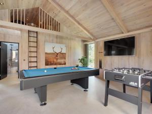 Piljardilaud majutusasutuses Holiday Home Stellan - 1-4km from the sea by Interhome