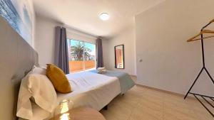 A bed or beds in a room at Home FTV, by Comfortable Luxury