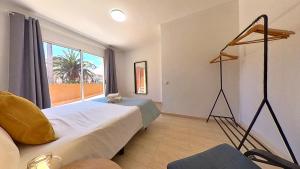A bed or beds in a room at Home FTV, by Comfortable Luxury