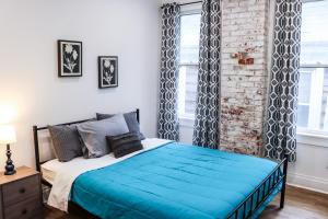 Lova arba lovos apgyvendinimo įstaigoje Downtown Retreat - 2BR Oasis