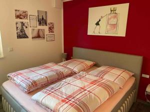 a bedroom with a bed with a bottle of perfume at Fewo Pyramideneiche Detmold/Berlebeck, naturnah in Detmold